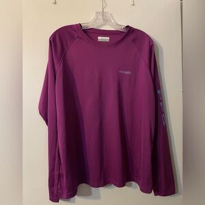 Columbia Magenta Long Sleeve
Omni Shade Top Sz XL